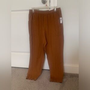 NWT Old Navy High Rise Crop in size medium